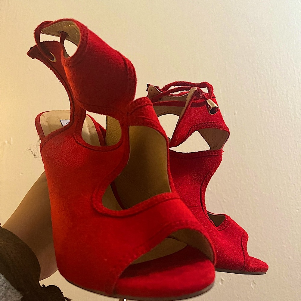 Red heels - Picture 3 of 3